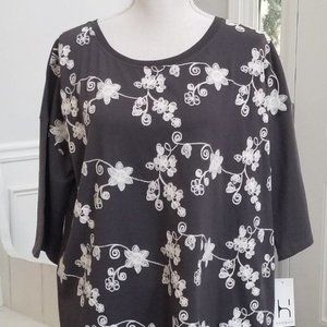 Hannah Embroidered Gray Short Sleeve Top Size Large NWT